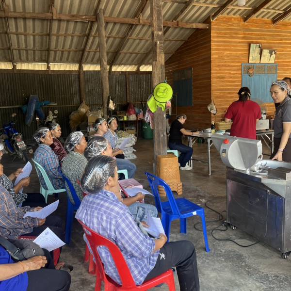 ปศุสัตว์สุพรรณฯ จัดอบรมกิจกรรมส่งเสริมเกษตรทฤษฎีใหม่ให้แก่เกษตรกร ในพื้นที่ ต.บ่อกรุ อ.เดิมบางนางบวช