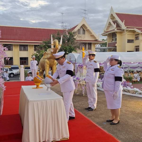 ปศุสัตว์เพชรบุรี ร่วมพิธีร่วมพิธีจุดเทียนถวายพระพรชัยมงคล เฉลิมพระเกียรติสมเด็จพระนางเจ้าฯ พระบรมราชินี เนื่องในโอกาสมหามงคลเฉลิมพระชนมพรรษา 4 รอบ