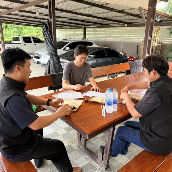 สำนักงานปศุสัตว์จังหวัดนครปฐม โดยสำนักงานปศุสัตว์อำเภอเมืองนครปฐม เก็บตัวอย่างอาหารสัตว์ปีกเพื่อประกอบการรับรองการต่ออายุมาตรฐาน (GAP)
