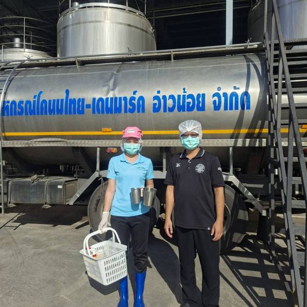 ปศุสัตว์จังหวัดสมุทรสาคร เข้าตรวจสอบกำกับดูแลการเก็บตัวอย่างน้ำนมส่งตรวจวิเคราะห์