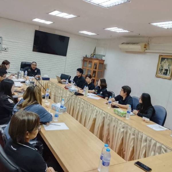 สำนักงานปศุสัตว์จังหวัดนครปฐม  ตรวจสอบผลิตภัณฑ์นมโรงเรียนชนิด ยู เอช ที ค้างสต๊อก