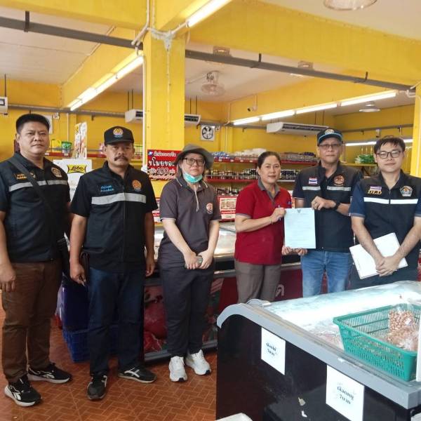 ปศุสัตว์อำเภอสองพี่น้อง ตรวจติดตามห้องเย็นและสถานที่จำหน่ายอาหาร (Food service) ในพื้นที่ อ.สองพี่น้อง