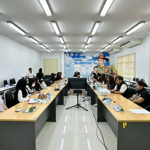 ปศุสัตว์ประจวบคีรีขันธ์ โดย คณะทำงานเฉพาะกิจเพื่อตรวจสอบผลิตภัณฑ์นมโรงเรียนชนิด ยู เอช ที ดำเนินการตรวจสอบผลิตภัณฑ์ฯค้างสต็อก