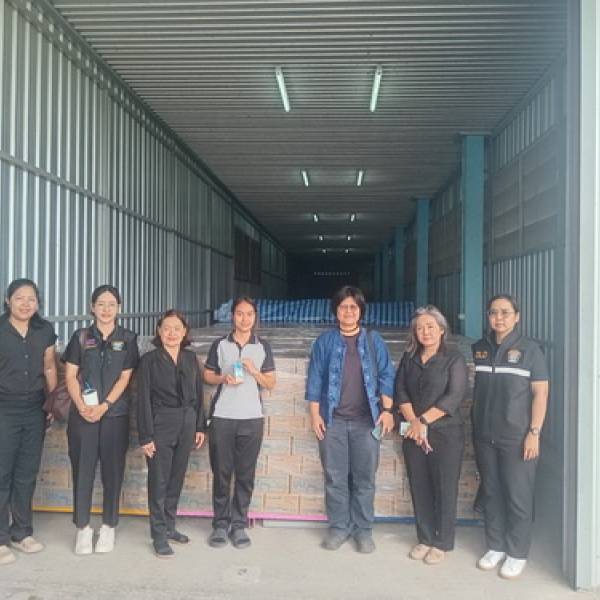 ปศุสัตว์จังหวัดกาญจนบุรี ตรวจสอบผลิตภัณฑ์นมโรงเรียนชนิด ยู เอช ที ค้างสต๊อก