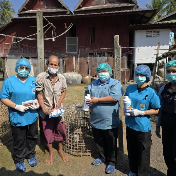 ปศุสัตว์จังหวัดสมุทรสาคร ลงพื้นที่ทำวัคซีนป้องกันโรคนิวคาสเซิลและหลอดลมอักเสบติดต่อในไก่พื้นเมือง 2569 อำเภอบ้านแพ้ว