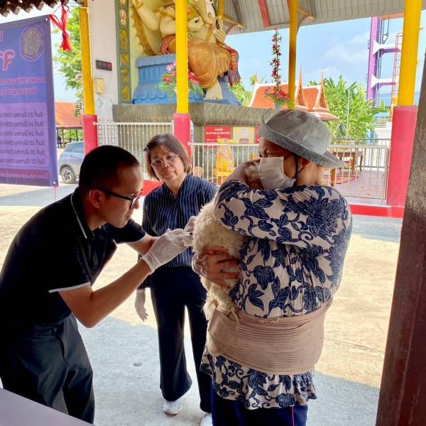 ปศุสัตว์อำเภอเมืองสุพรรณบุรี ดำเนินงานกิจกรรมรณรงค์ฉีดวัคซีนป้องกันโรคพิษสุนัขบ้า ประจำปีงบประมาณ 2569 ในพื้นที่ ต.ไผ่ขวาง